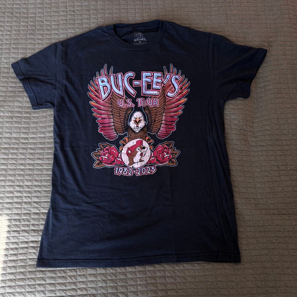 Buc-ee's U.S. Tour 1982-2023 Black Graphic T-Shirt Medium Eagle Roses Texas